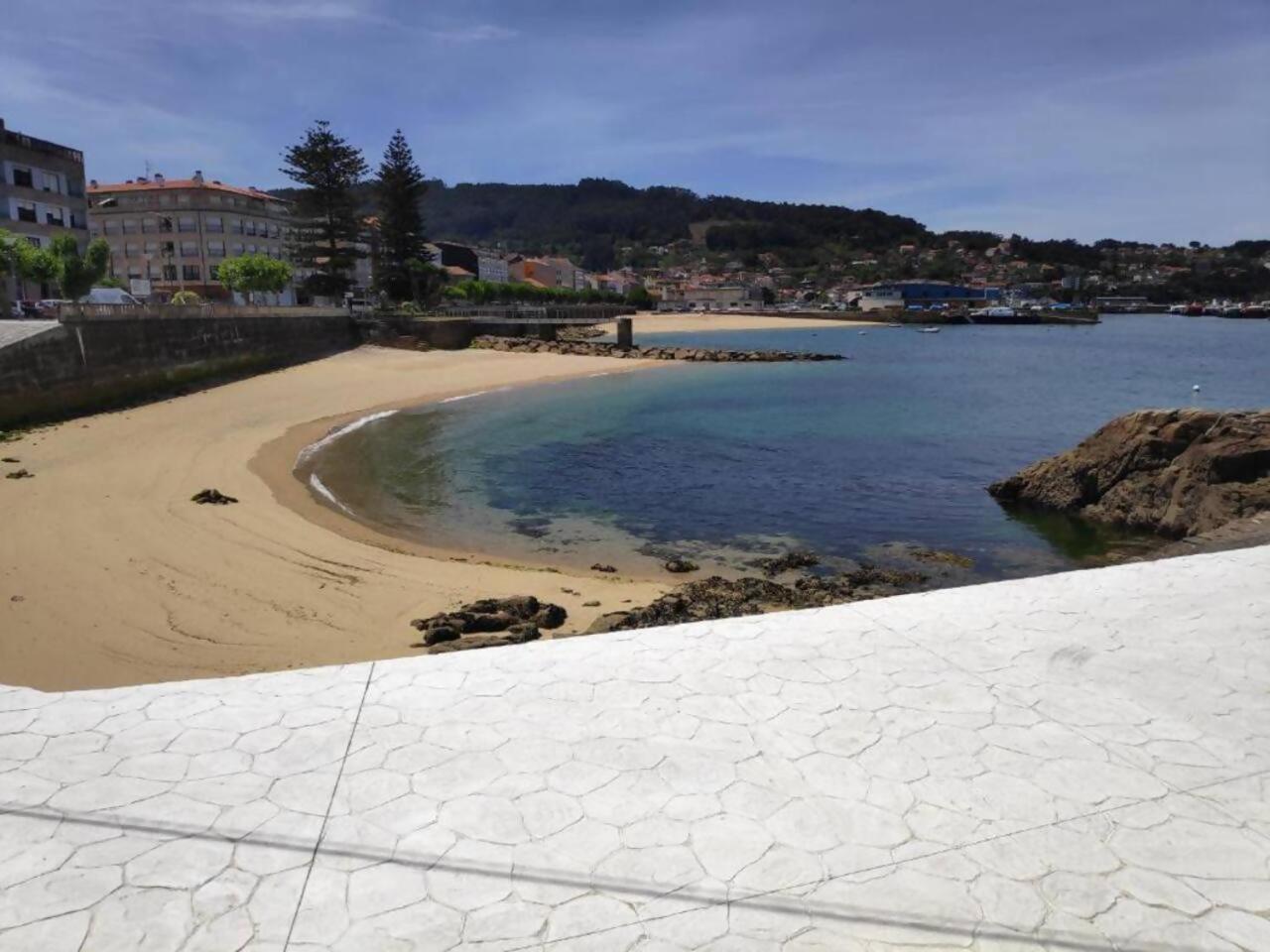Apartamento Centrico Cerca De La Playa Bueu Luaran gambar