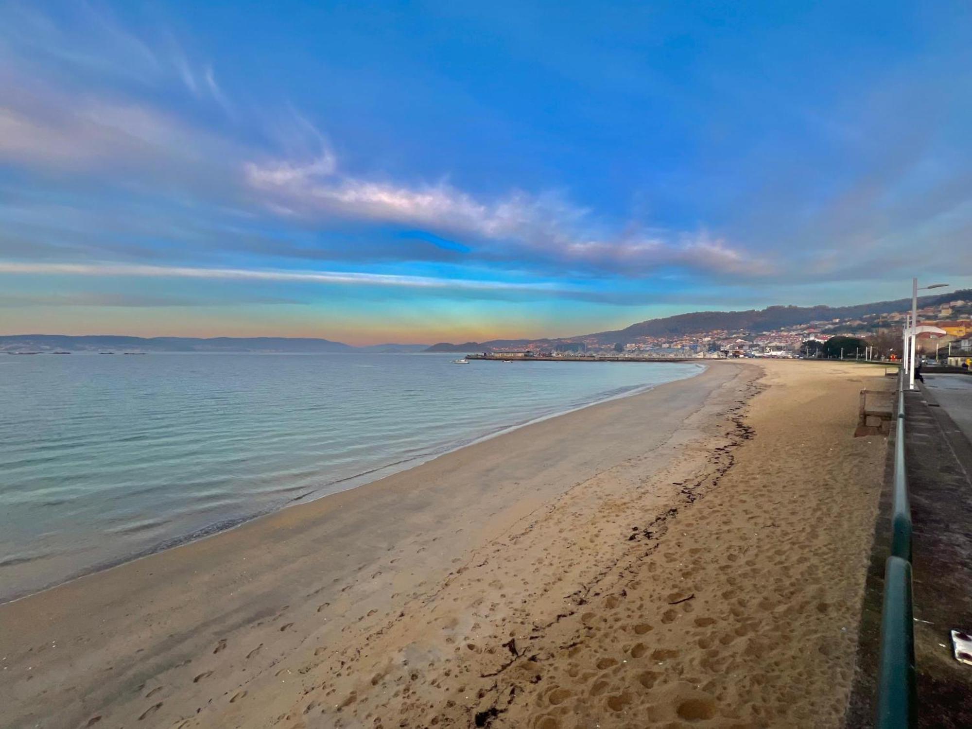 Apartamento Centrico Cerca De La Playa Bueu Luaran gambar